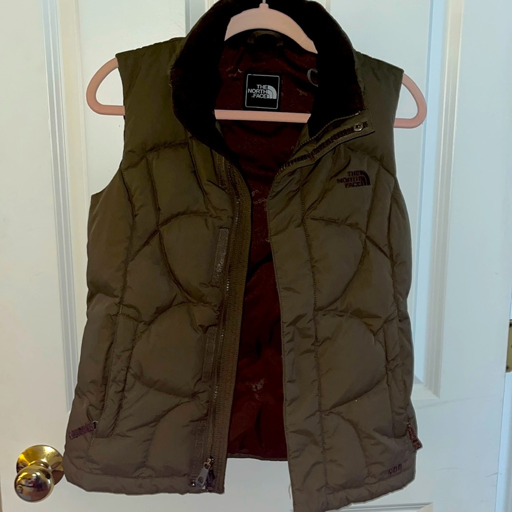 NWOT! The North Face Women’s Quilted Camo Green/Brown Vest. Size Small